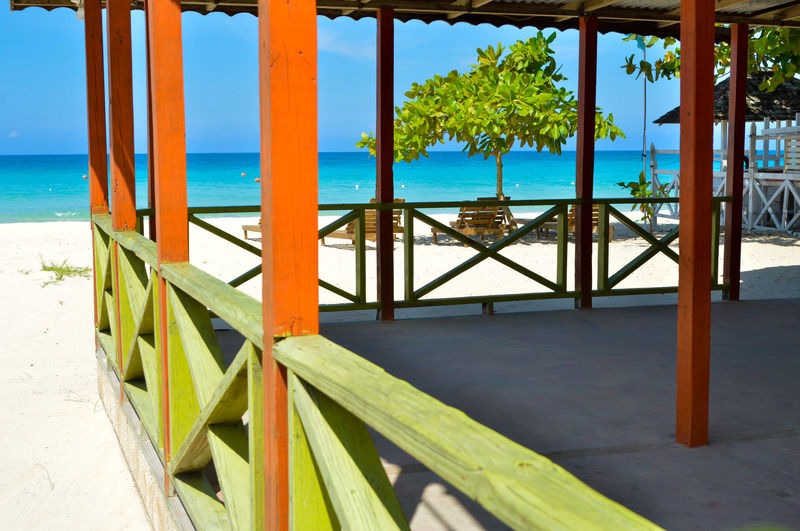 נגריל Hidden Paradise Resort Hotel מראה חיצוני תמונה